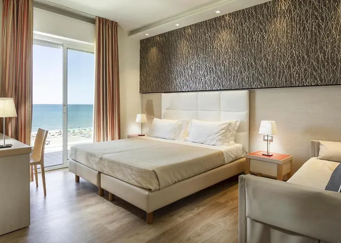 Hotel Kursaal - Fronte Mare Con Piscina Riccione